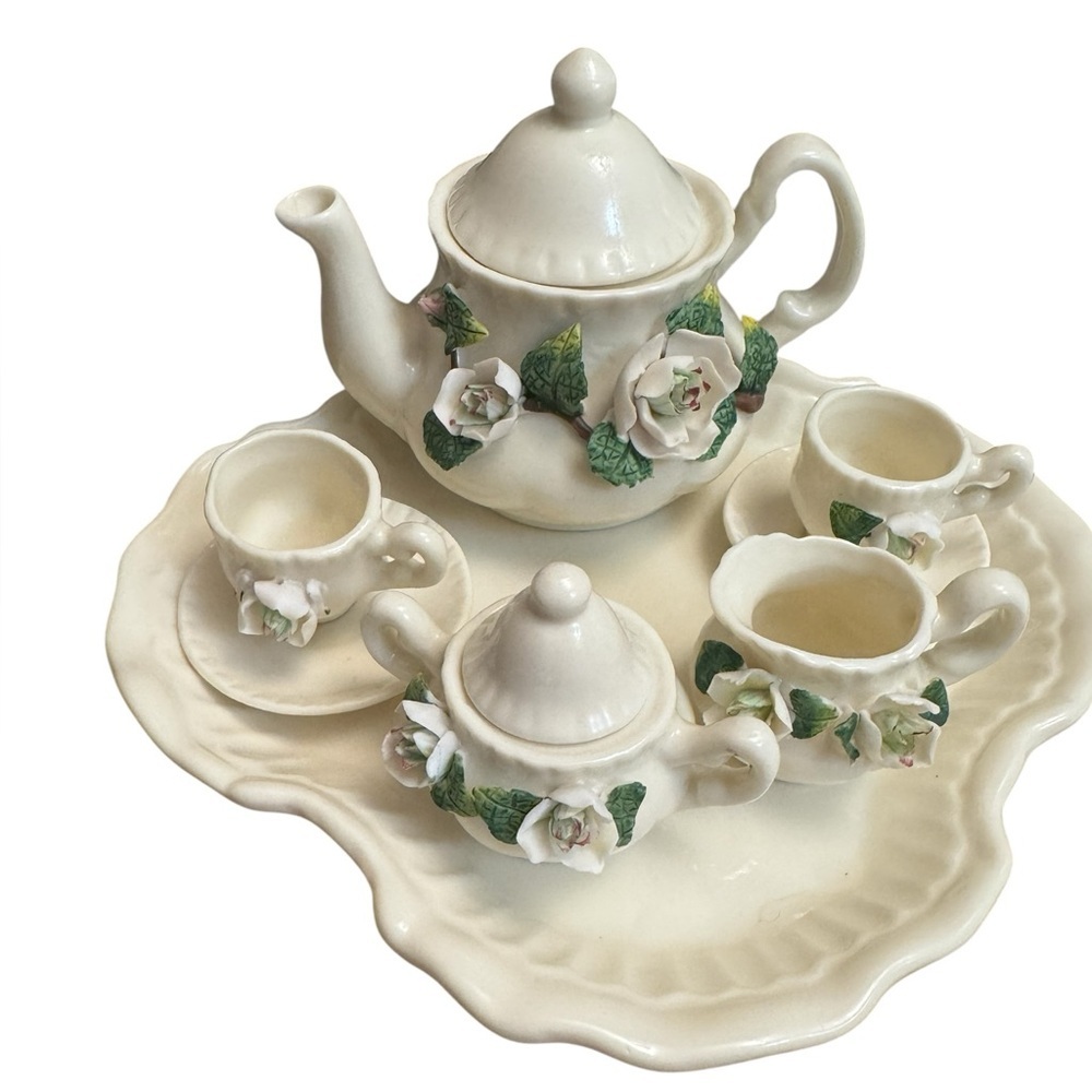 VINTAGE MAGNOLIA child’s tea set miniature collectible Grn Cream 10 piece EUC